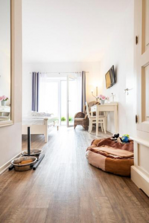 Отель Hotel Pharisäerhof- Nordseeurlaub mit Hund  Нордстранд